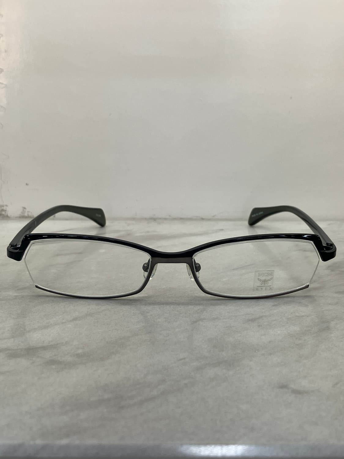 엠씨엠 MCM 블랙실버 소프트 스퀘어 와이어 메탈테 안경 상품이미지5