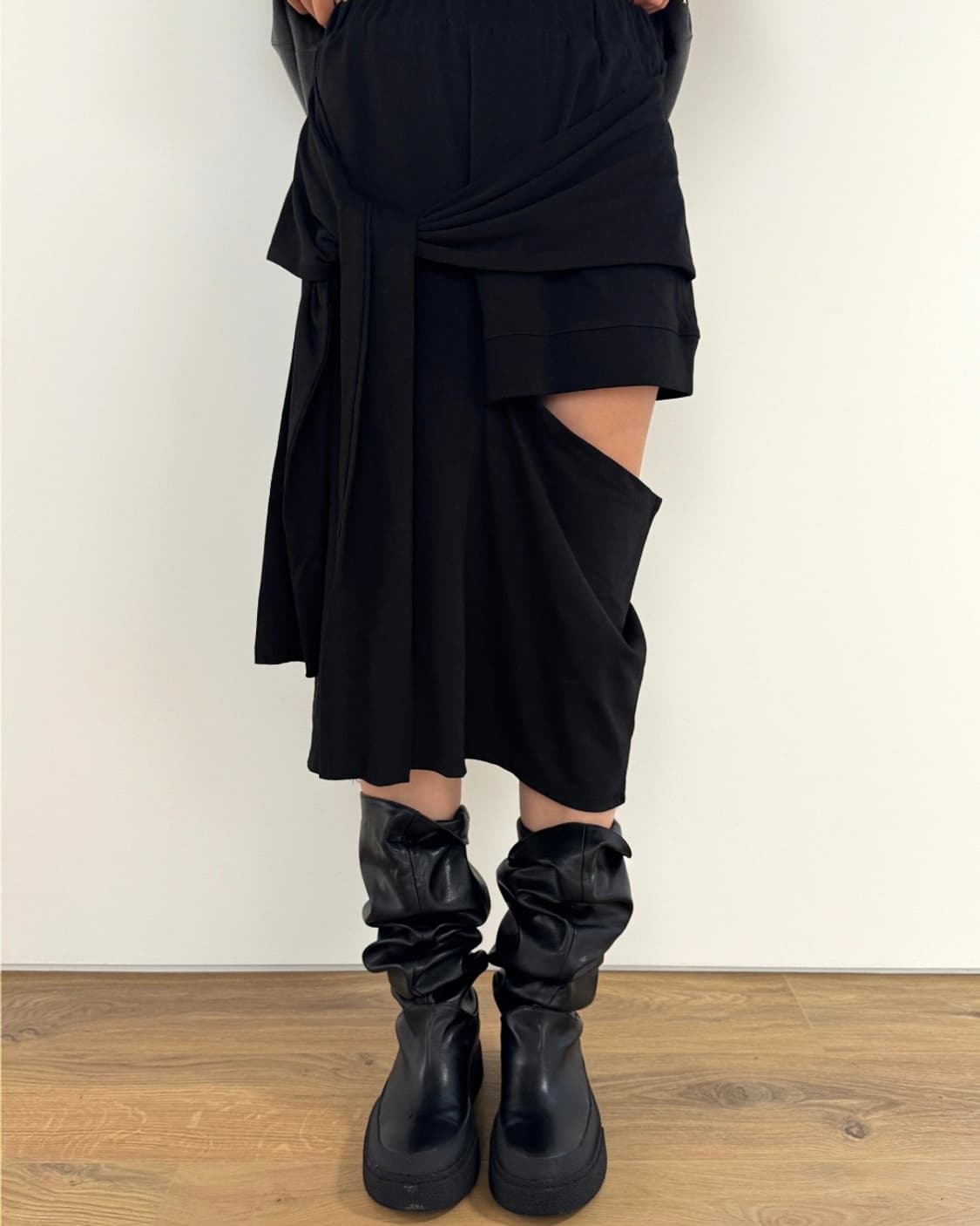 veining 베이닝 컷아웃스트랩미디스커트 상품이미지1