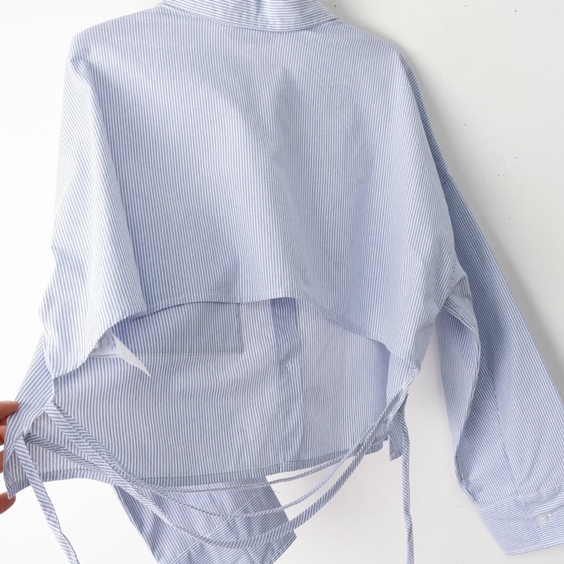 55/에잇세컨즈 스트라이프 백 리본 크롭셔츠 상품이미지3