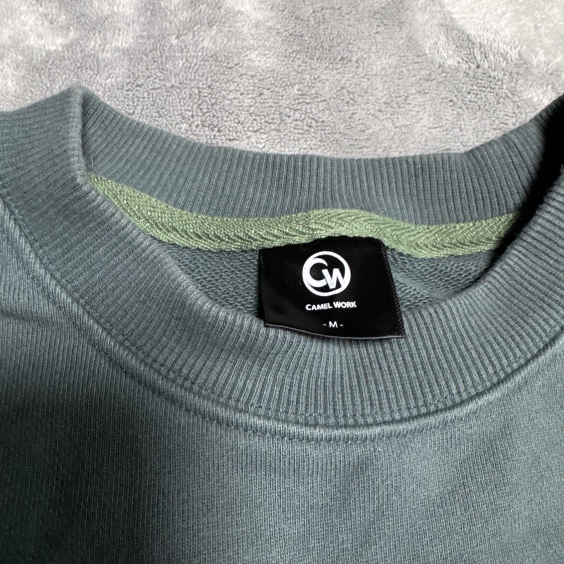 카멜워크 백 프린팅 맨투맨  상품이미지4