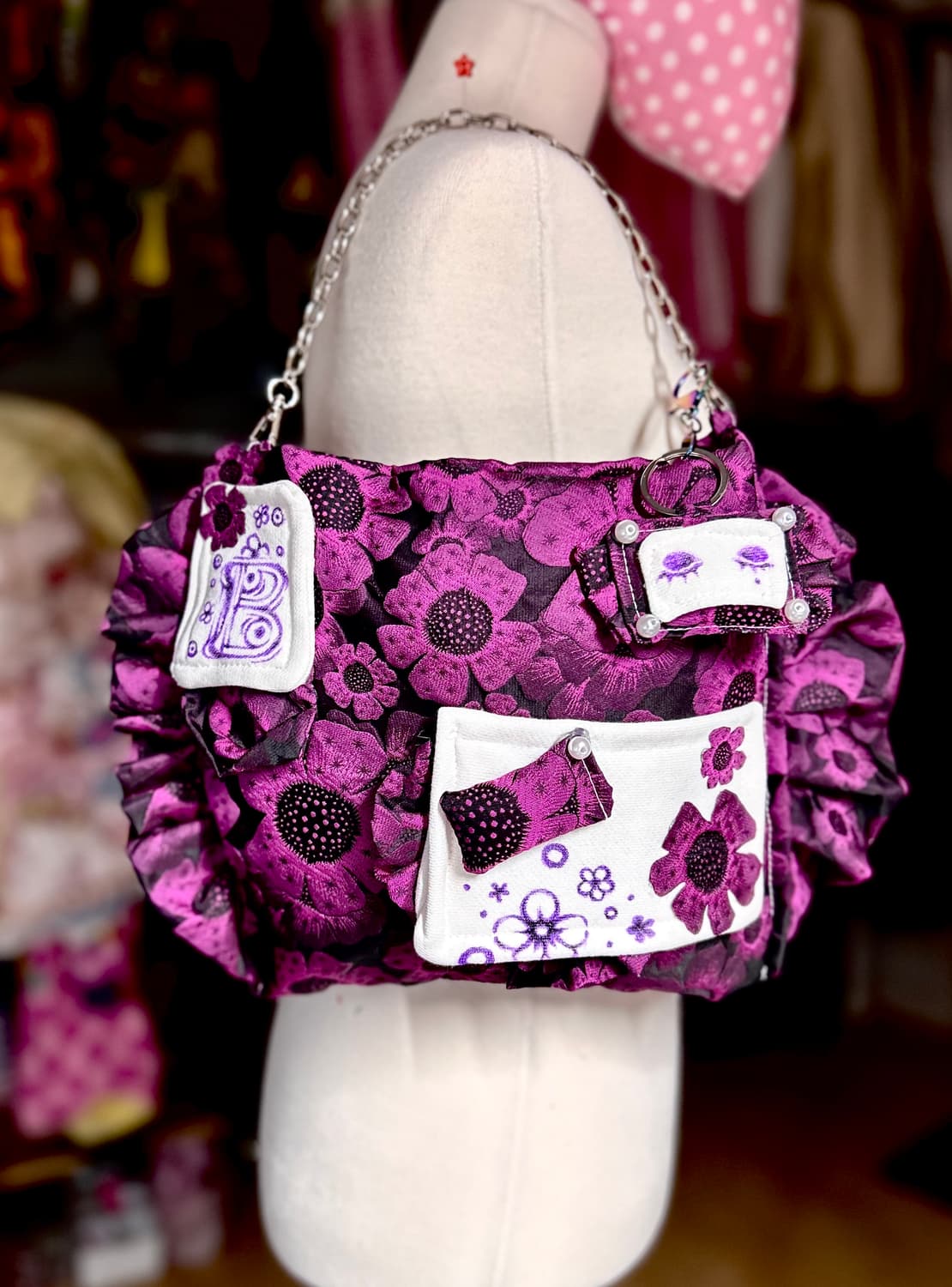 ･:*+. 핸드메이드 퍼플 화이트 패치 플라워 고딕 쿠션 가방 상품이미지1