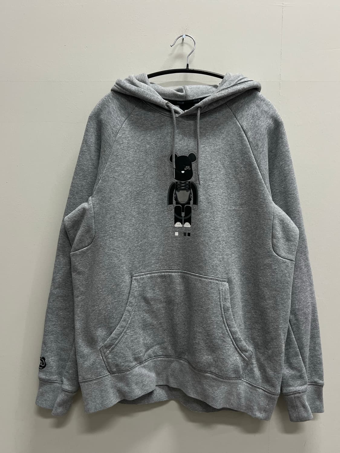 (M) 나이키SB 베어브릭 후드 티 그레이 상품이미지2