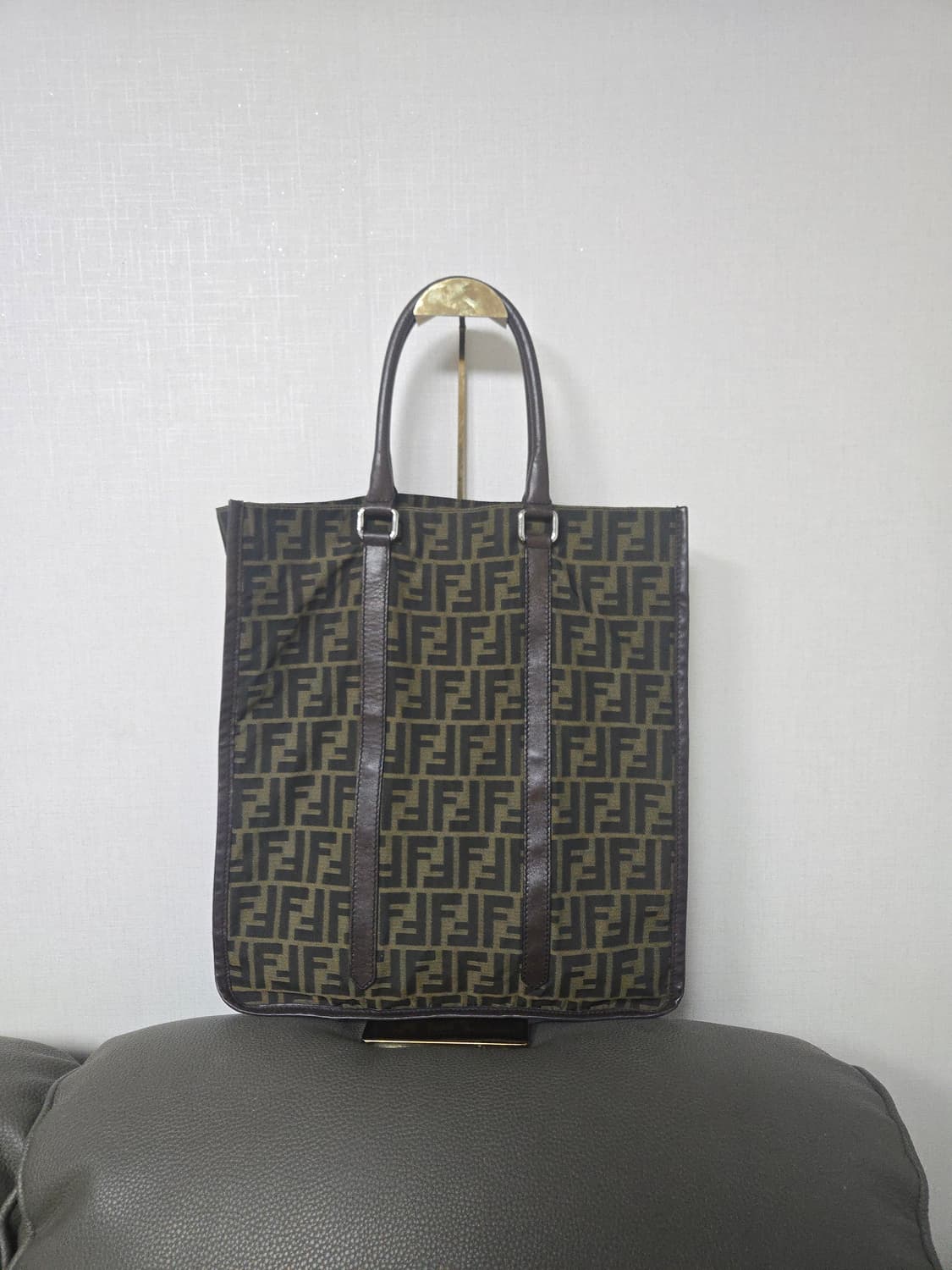 펜디 남성 FF 주카 세로백 상품이미지2