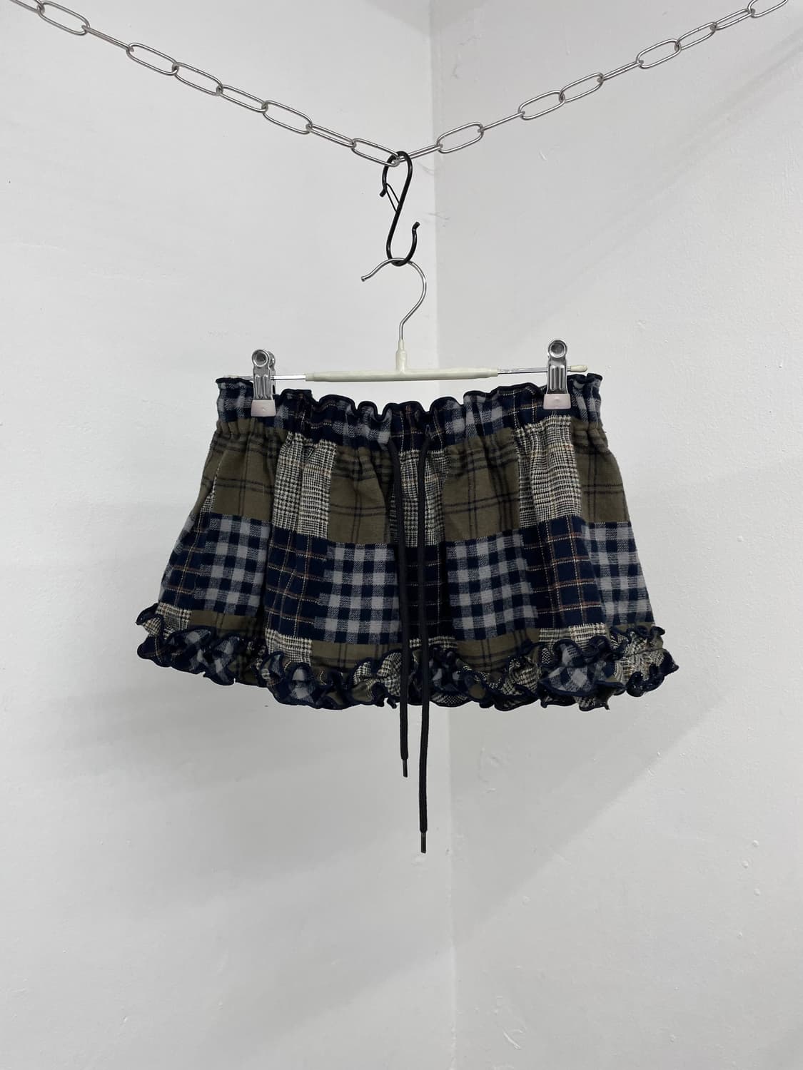 네이비 체크 프릴 스커트 상품이미지1