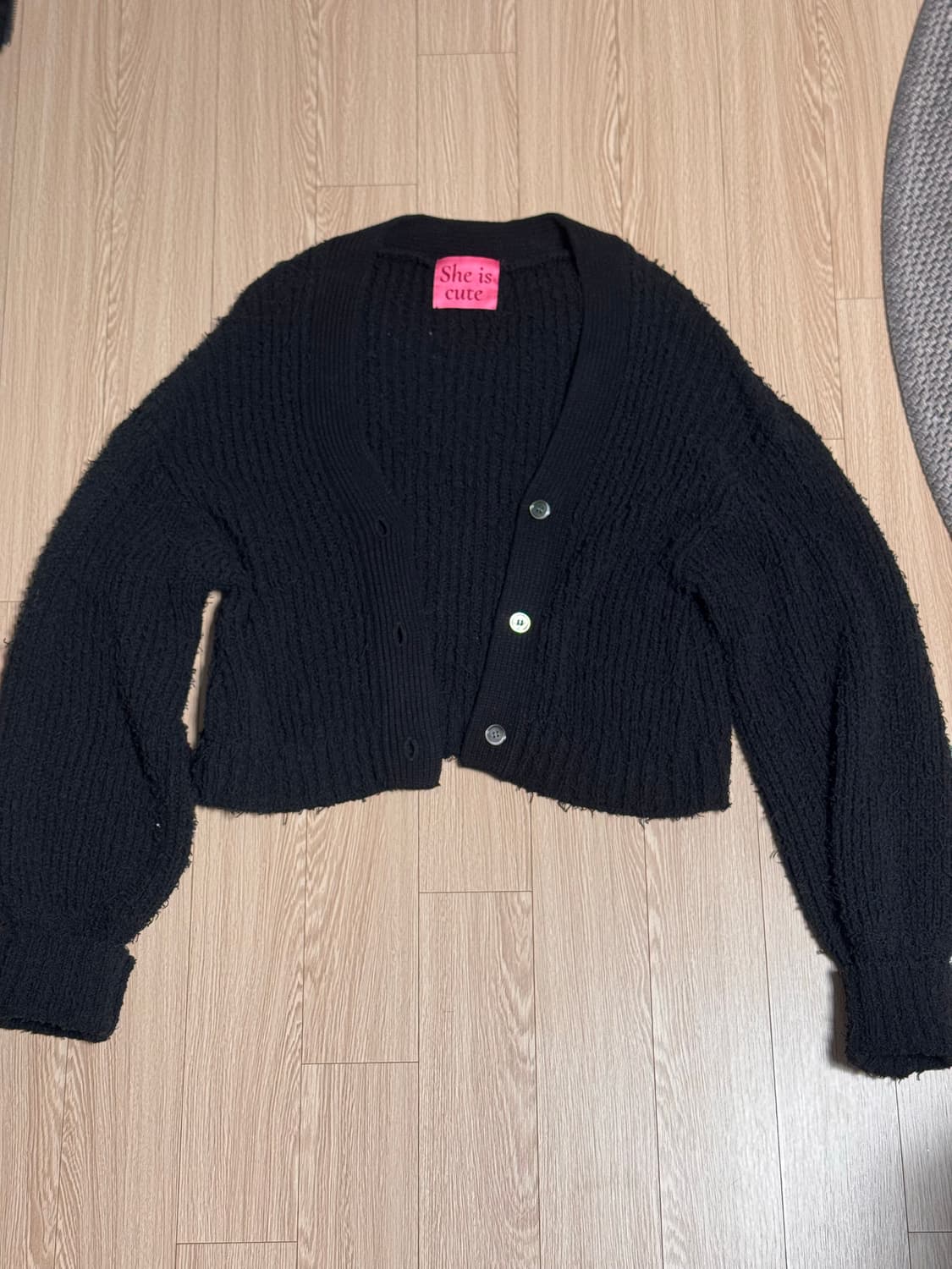 쉬이즈큐트 플러피 가디건 블랙 팝니다 상품이미지2