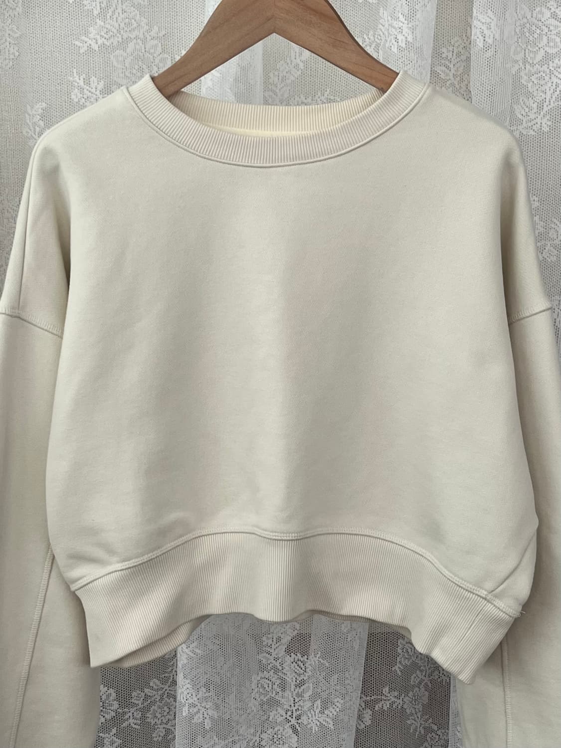 L) PVCS 프븏스 플루아 스웻셔츠 맨투맨 버터 상품이미지4