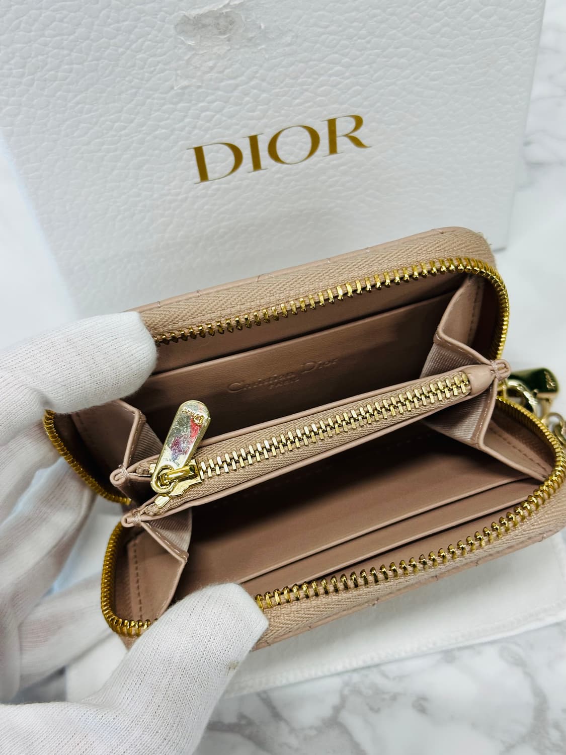 [정품] 디올 레이디 하트 스티칭 반지갑 파우더 핑크 상품이미지7