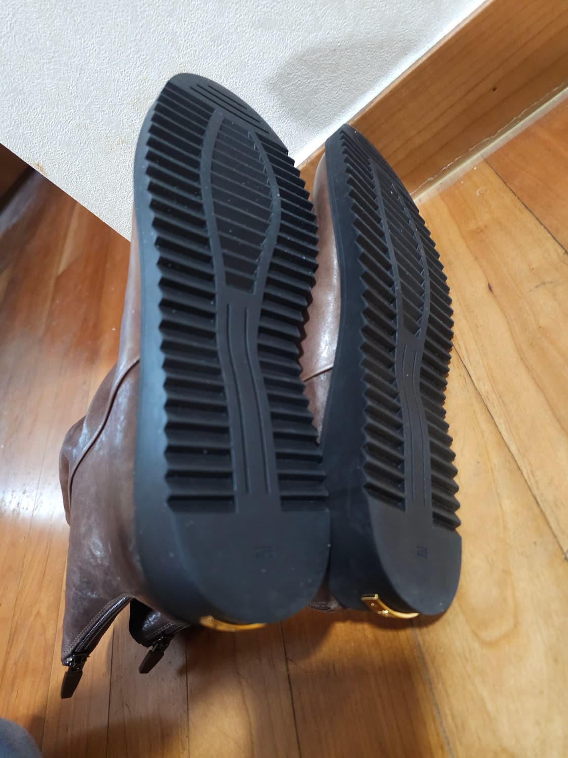 새상품)티클라쎄 브라운 가죽 미들부츠 255 상품이미지6