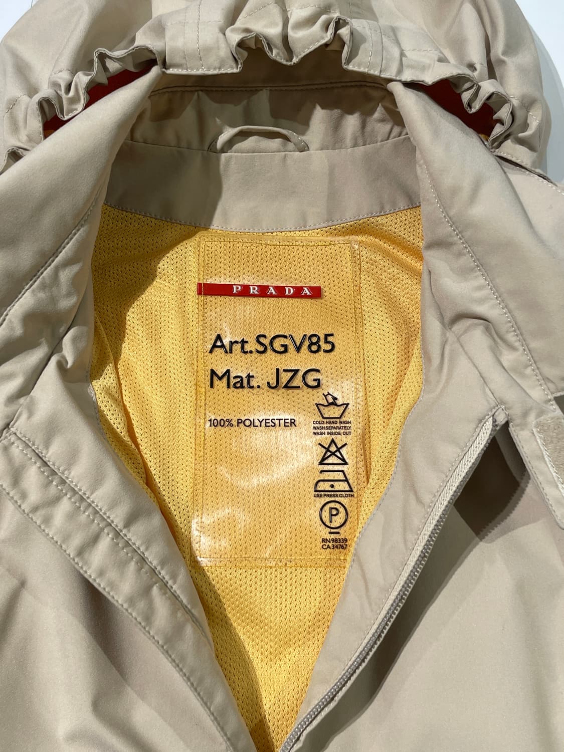 프라다 레드탭 베이지 고어텍스 폴리에스터 파카 상품이미지7