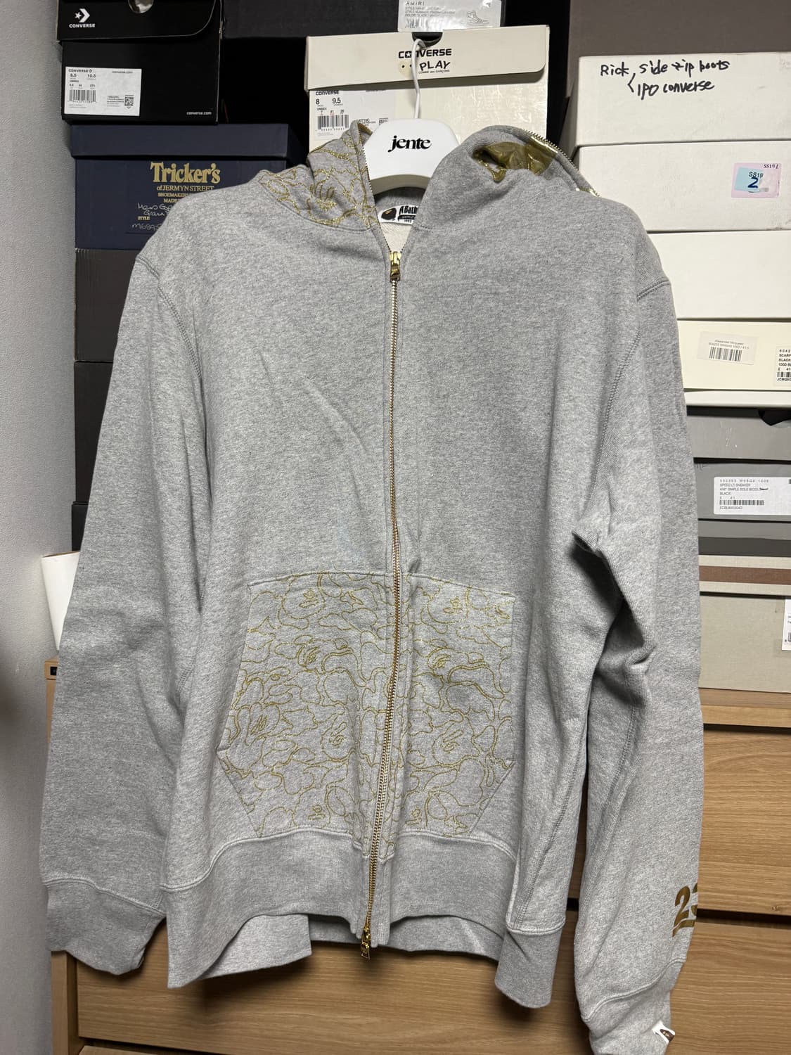 베이프 23주년 기념 골드 샤크 풀집 후드 상품이미지1