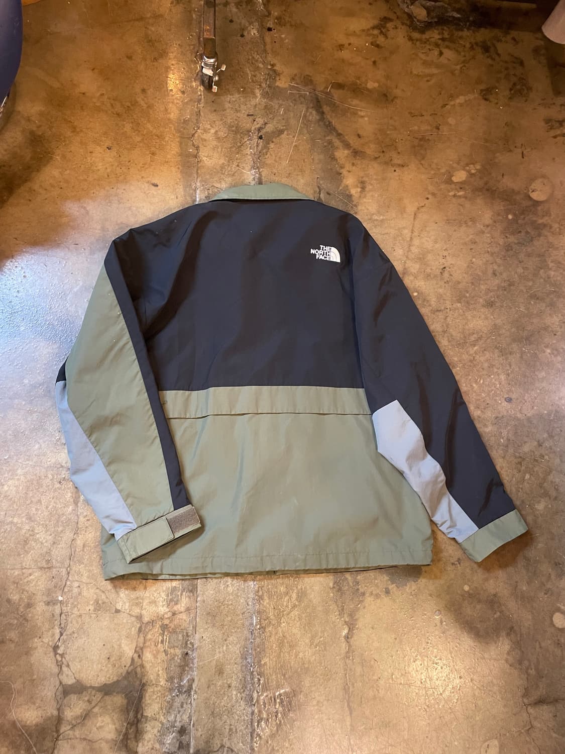 노스페이스 올드스쿨 카키 배색 윈드 자켓  상품이미지7