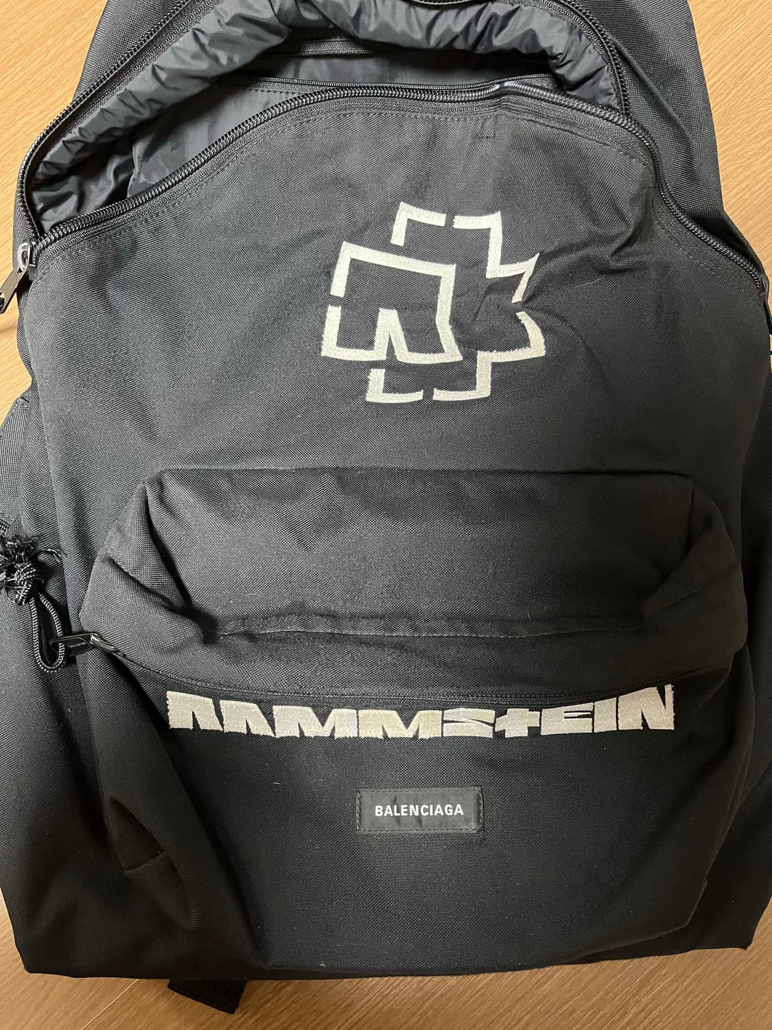 [OS] 발렌시아가 람슈타인 오버사이즈 백팩 상품이미지1