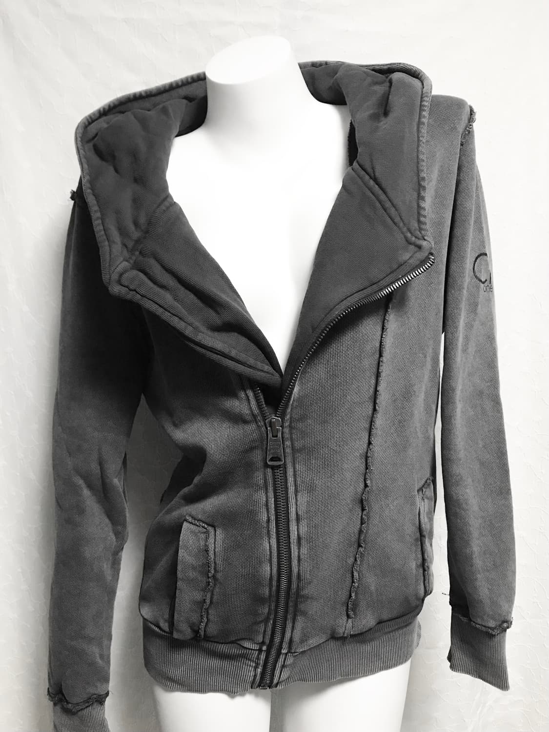 택포•빈티지 캘빈클라인 아카이브 사선 지퍼 워싱 절개 후드 집업 상품이미지3