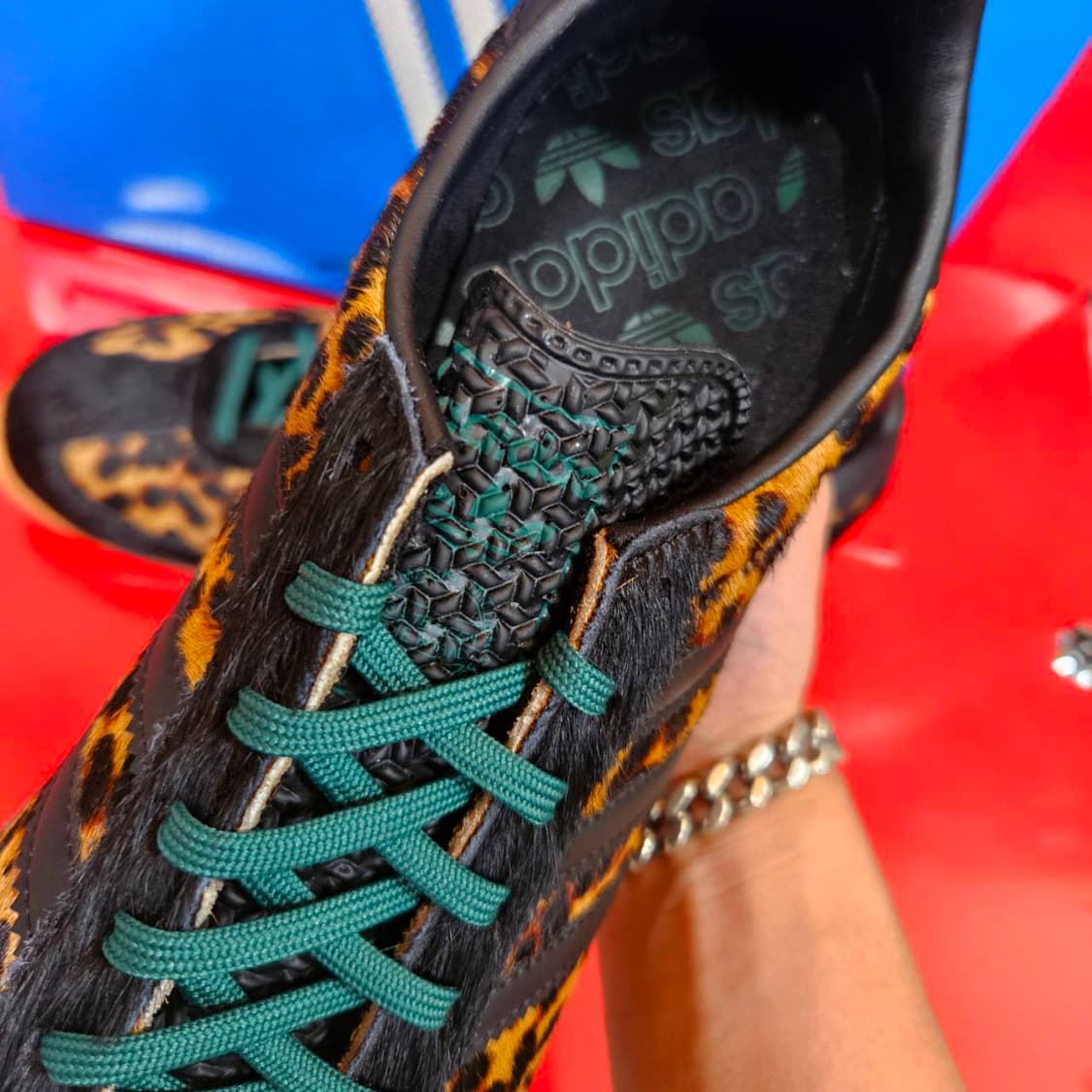 (새상품)아디다스(Adidas) 레오파드 코어 오프화이트 260size 상품이미지4