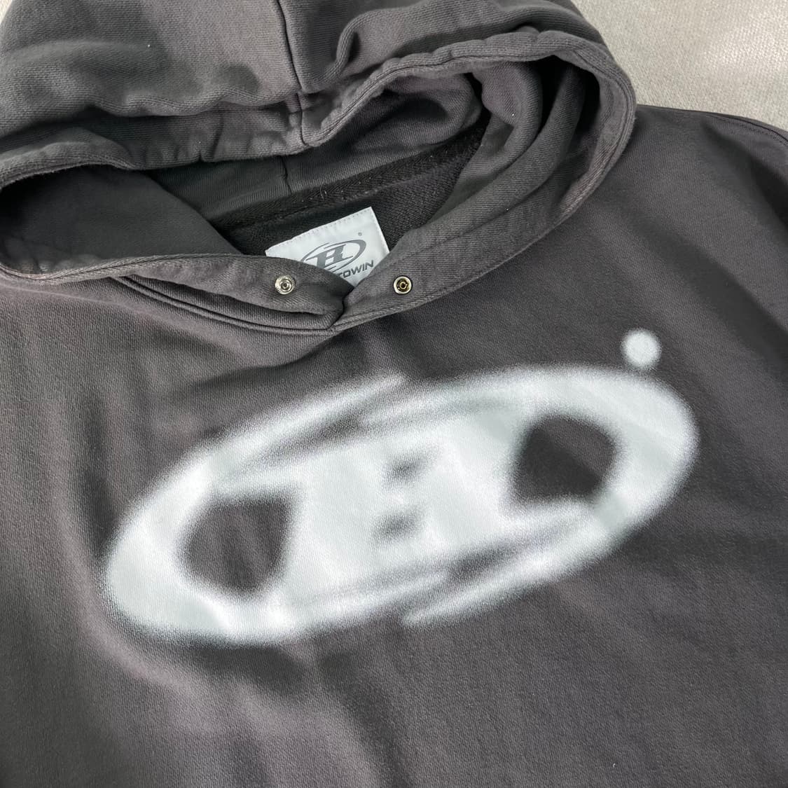 105 본투윈 스냅 블러 후드티 상품이미지2