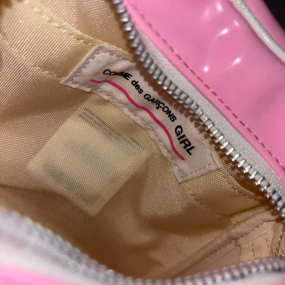 꼼데가르송 걸 에나멜 핑크 가방 상품이미지10
