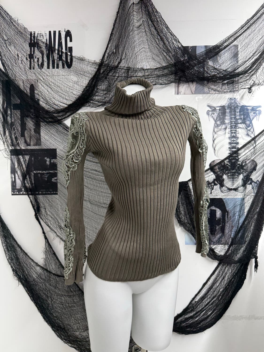 Arm lace detailed longsleeve knit 상품이미지1