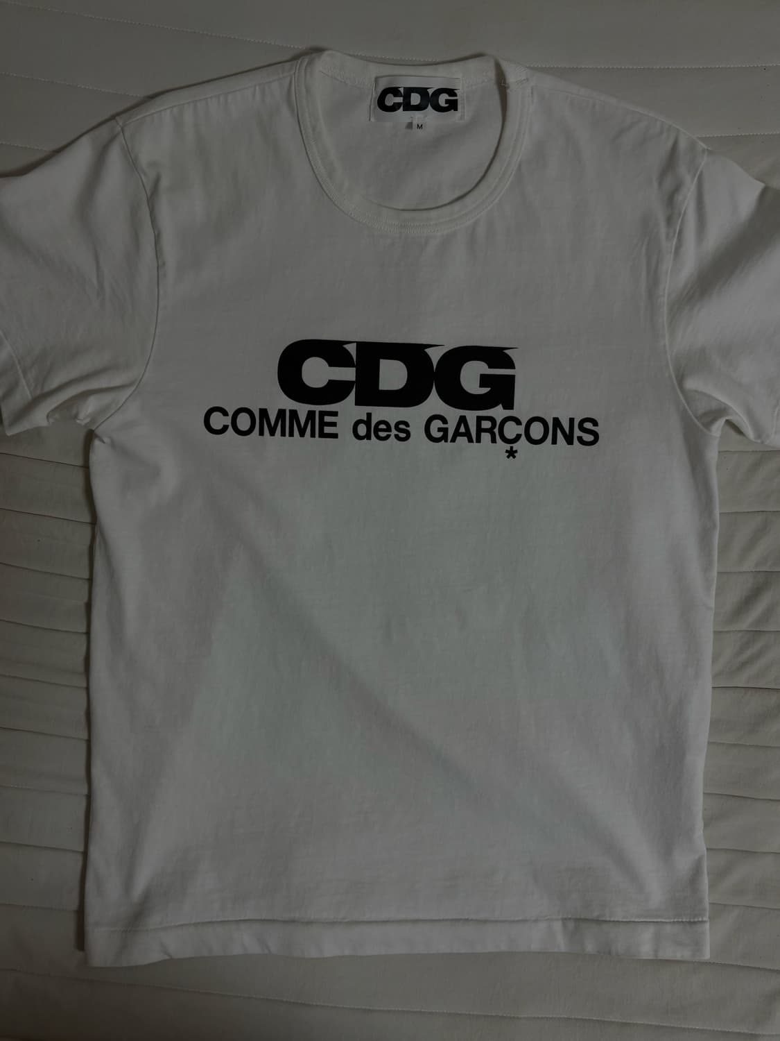 꼼데가르송 CDG 반팔 화이트 새상품급 상품이미지2