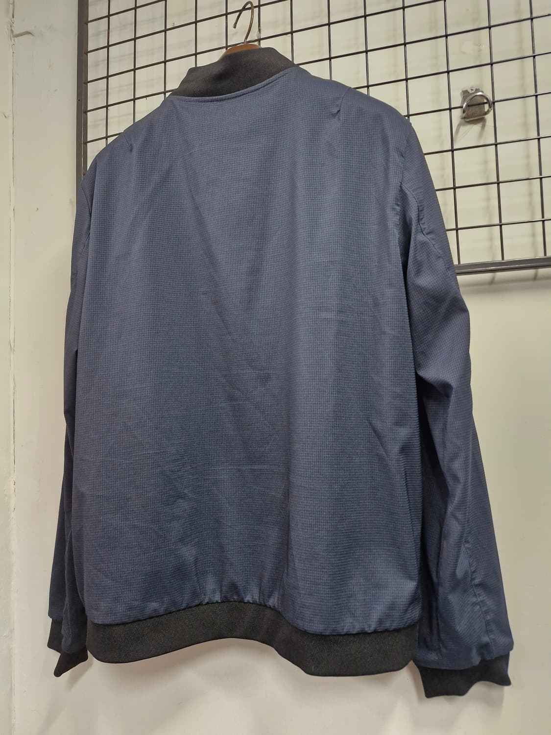 105XL 빈폴 네이비 바람막이 자켓. 상품이미지8