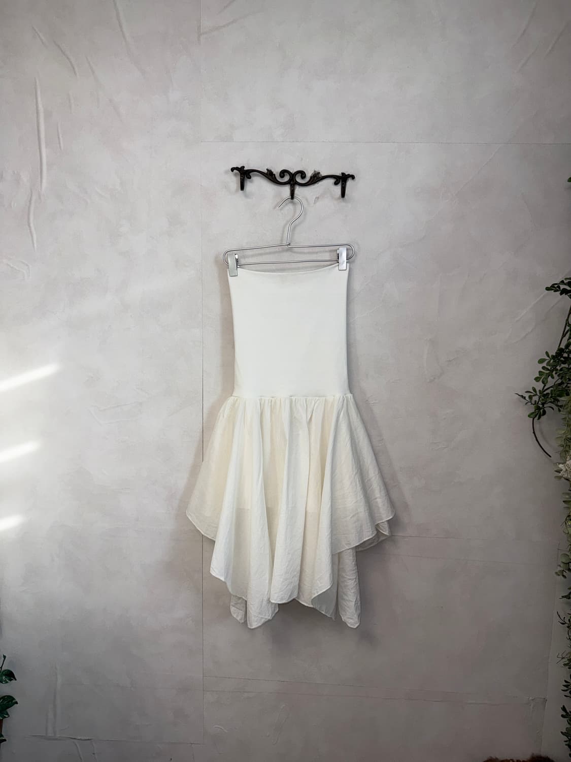 White unbalanced tube top ops 상품이미지3
