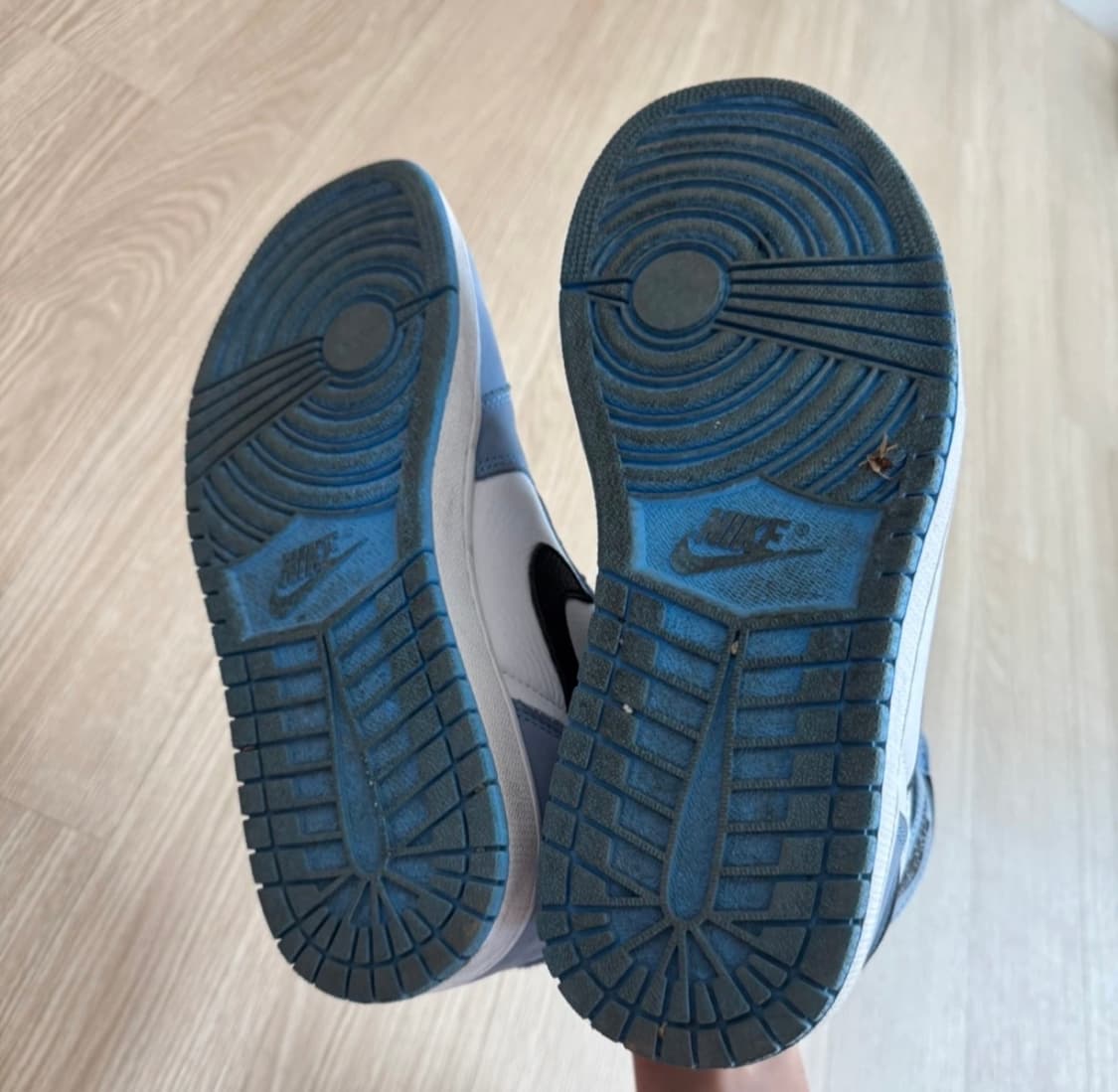 나이키  에어 조던 1 유니버시티 블루 UMC 260MM 상품이미지4