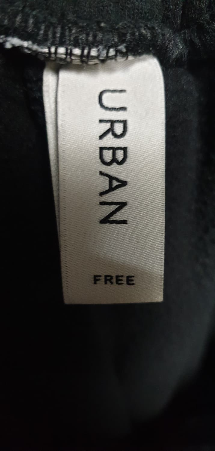 URBAN 기모 사이드버튼 커브드 크롭 와이드 스웻 팬츠 블랙 (F) 상품이미지3