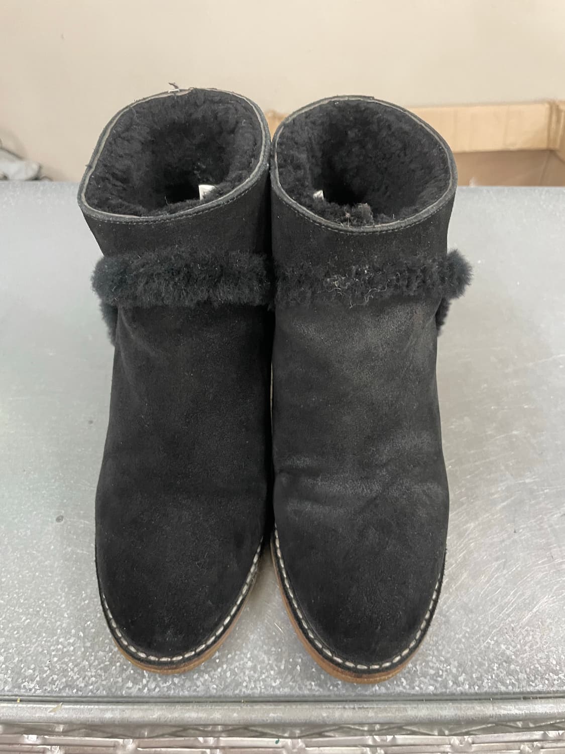 어그 카센 블랙 스웨이드 앵클 부츠 240 상품이미지5