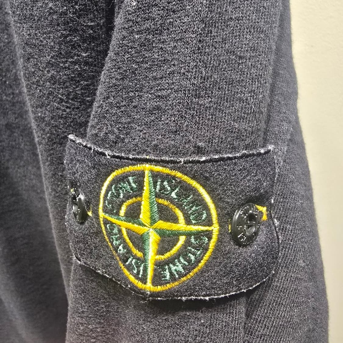 [중고/정품] 스톤 아일랜드 와팬 패치 맨투맨 블랙 L 상품이미지3