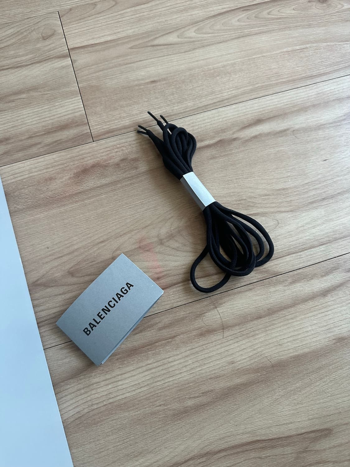 발렌시아가 디펜더 44 상품이미지3