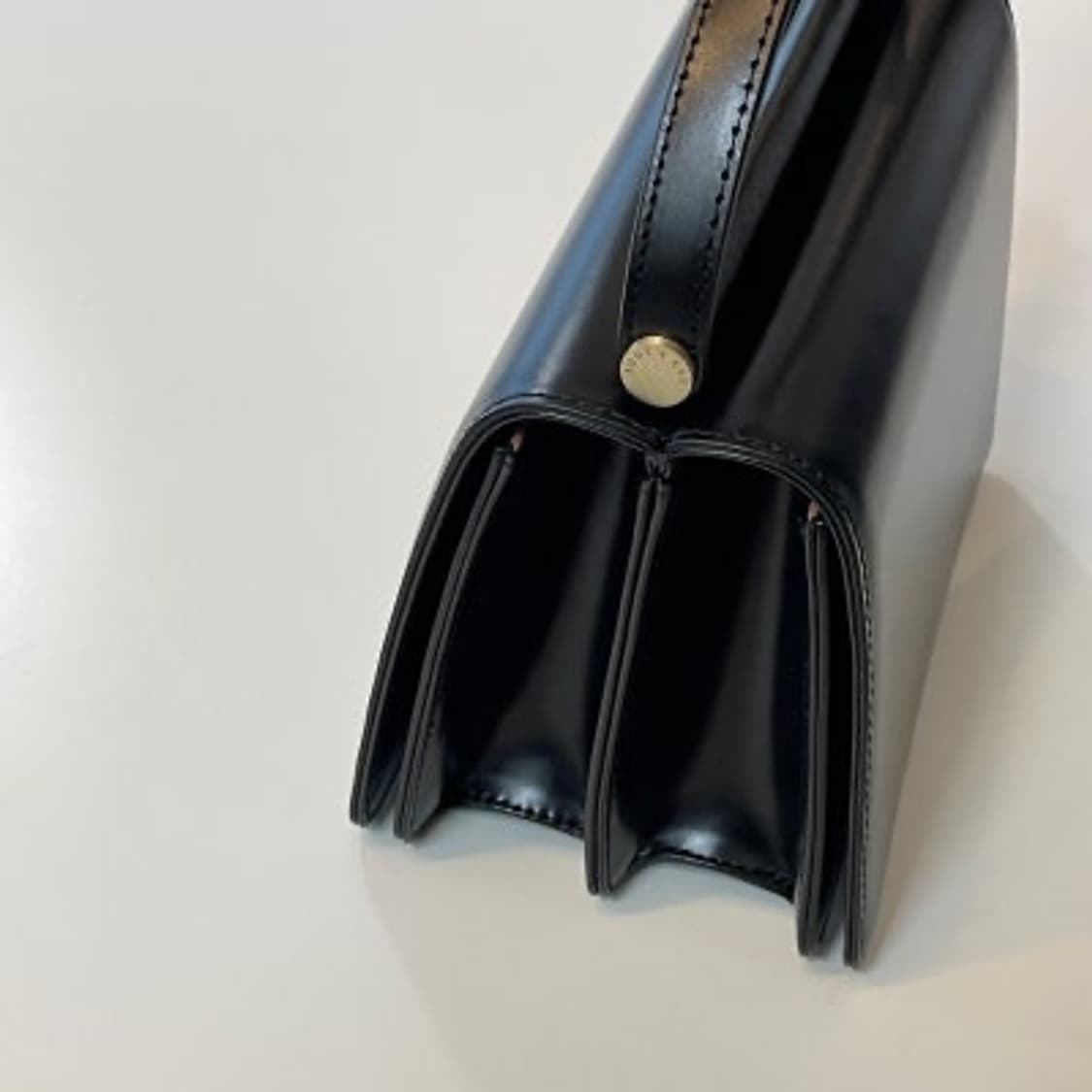 투티에 포멜 미니 블랙 크로스백 상품이미지3