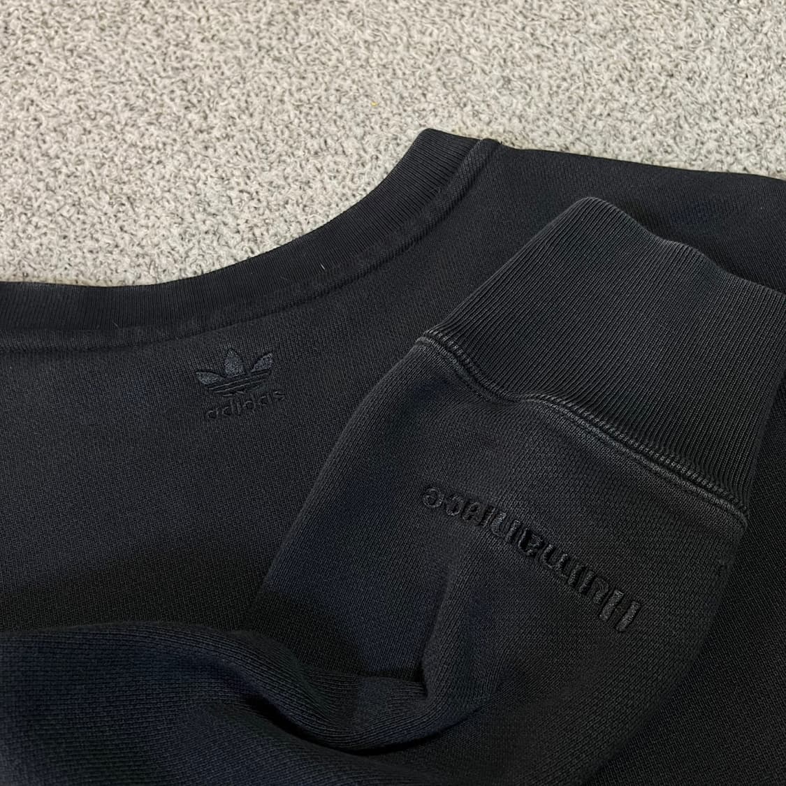 아디다스 퍼렐 휴먼레이스 맨투맨 때 상품이미지2