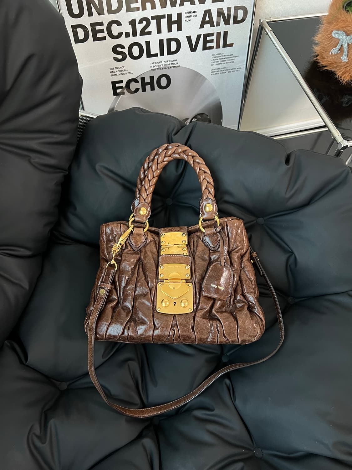 미우미우 마틀라세 숄더백 상품이미지1