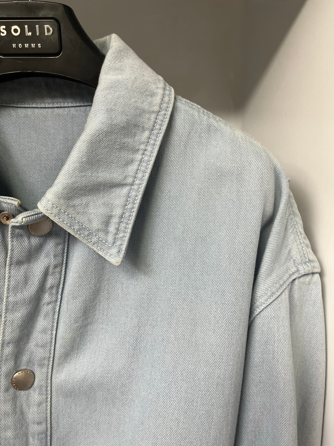 솔리드옴므 24ss 스카이블루 워시드 데님 자켓 50사이즈 상품이미지3