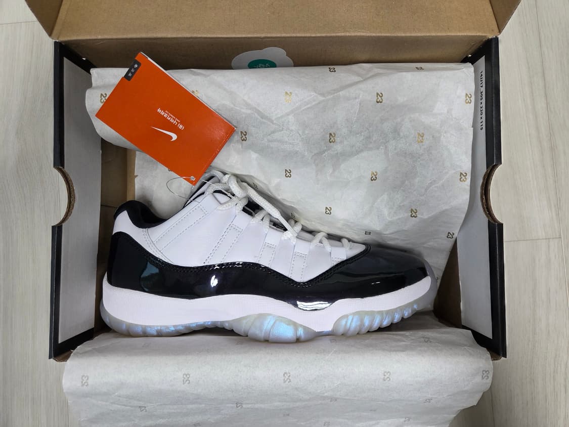 조던 11 레트로 로우 이리디센트 [255, 새상품] 상품이미지8