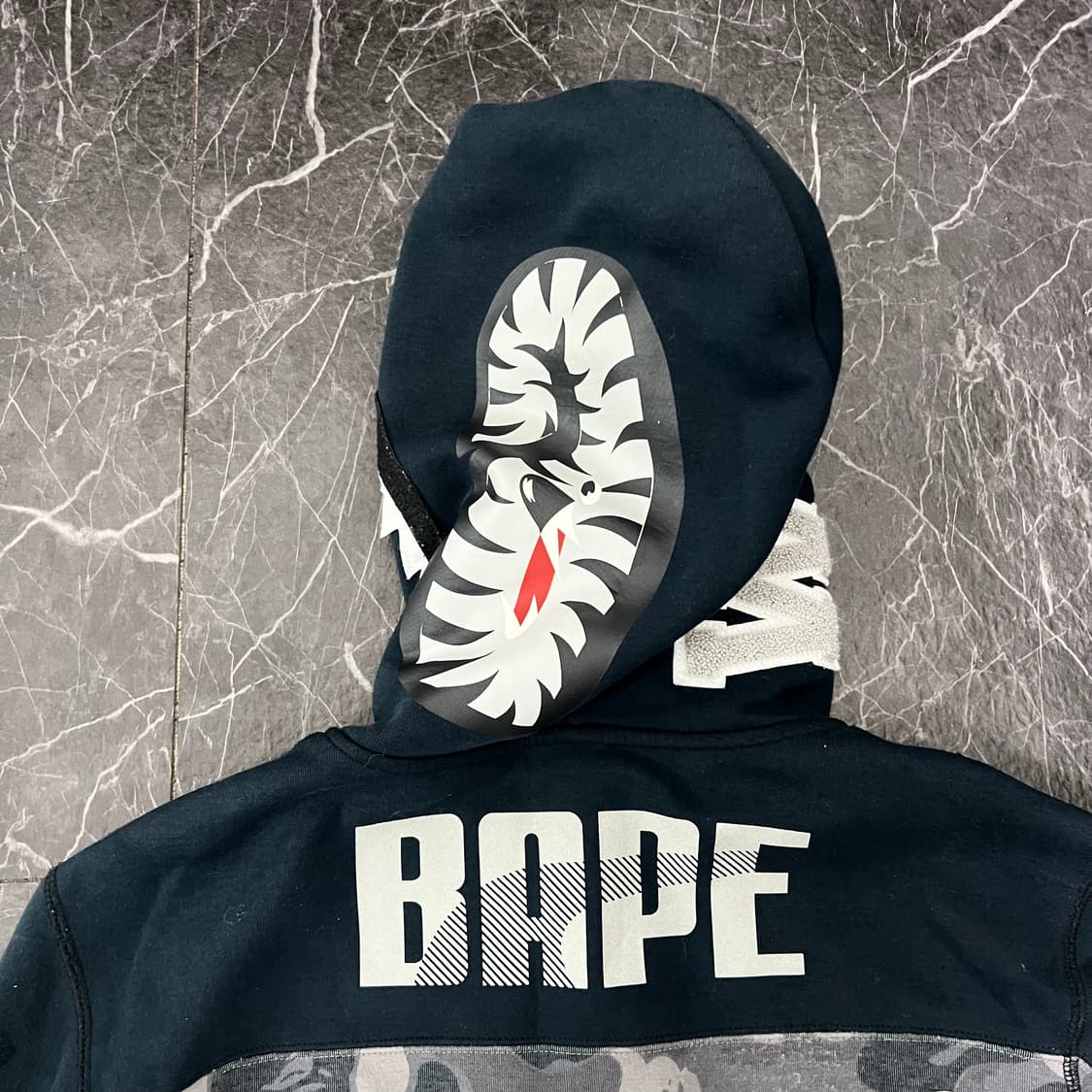 베이프 x 푸마 카모 샤크 풀 오버 후드집업 상품이미지10