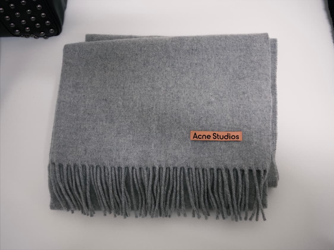 아크네 스튜디오 오버사이즈 프린지 머플러 스카프 와이드 (200x70) 상품이미지3