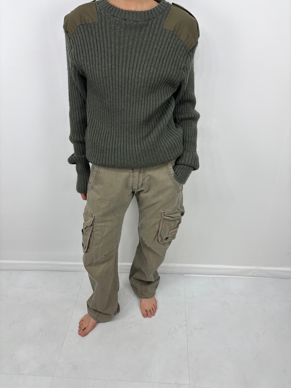PATCH DETAIL KNIT MILITARY KHAKI 상품이미지3