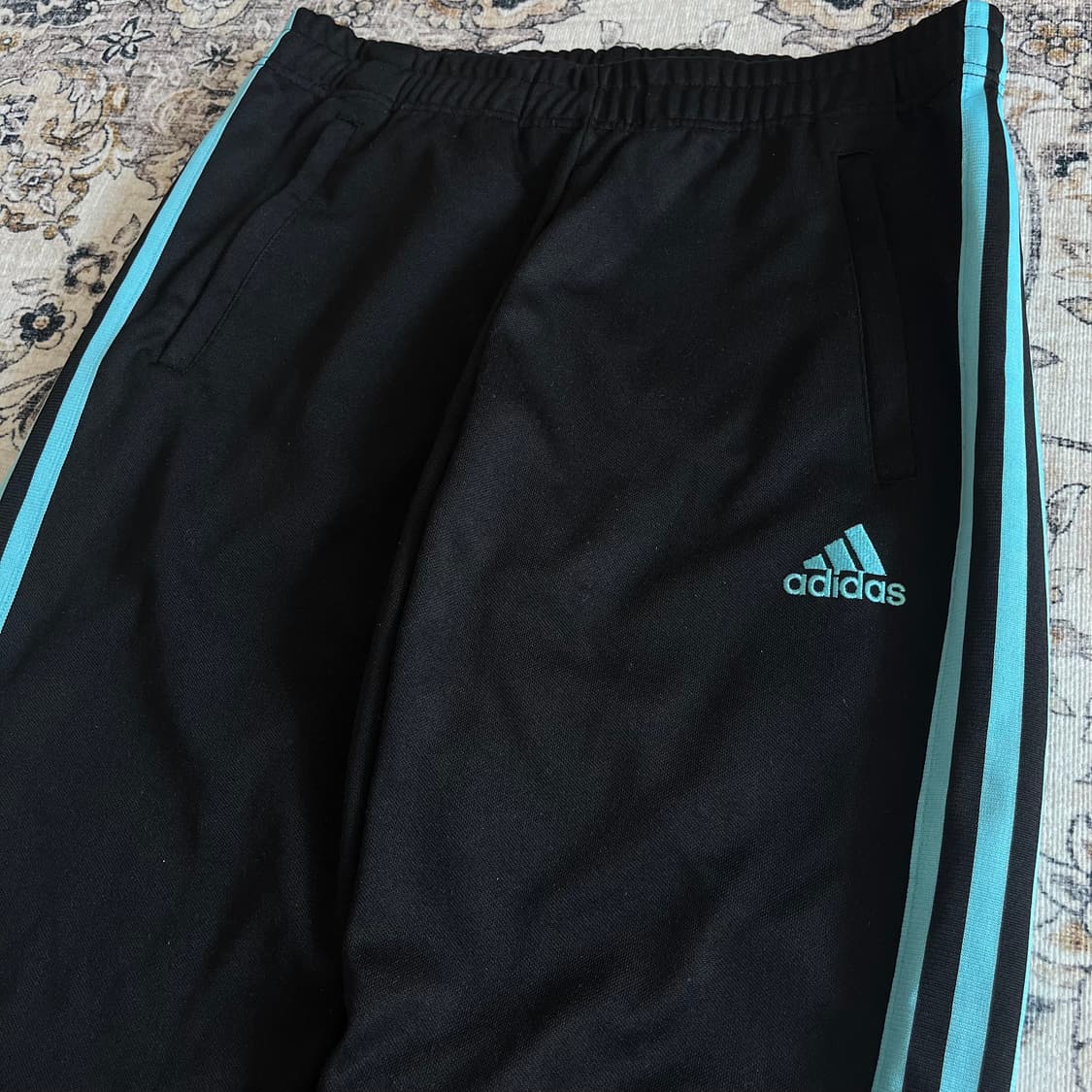 아디다스 하늘색 삼선 트랙팬츠 상품이미지3