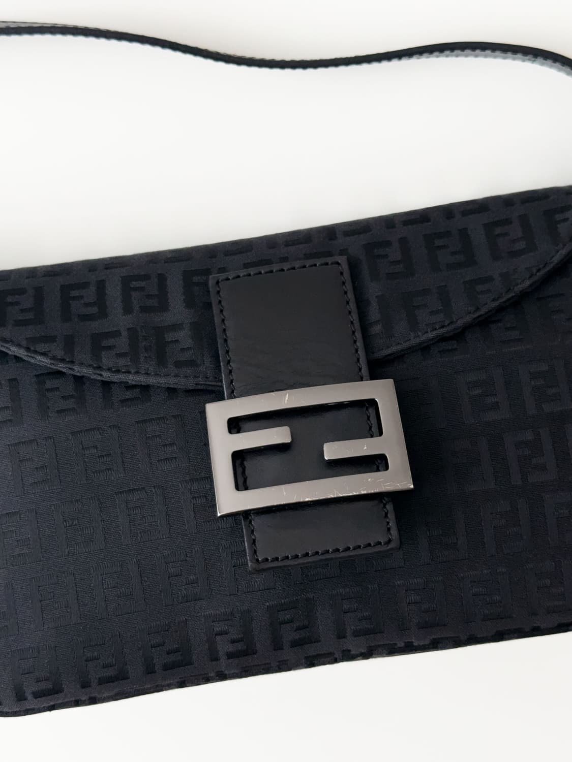 펜디 주카 더블 플랩 바게트백 상품이미지6