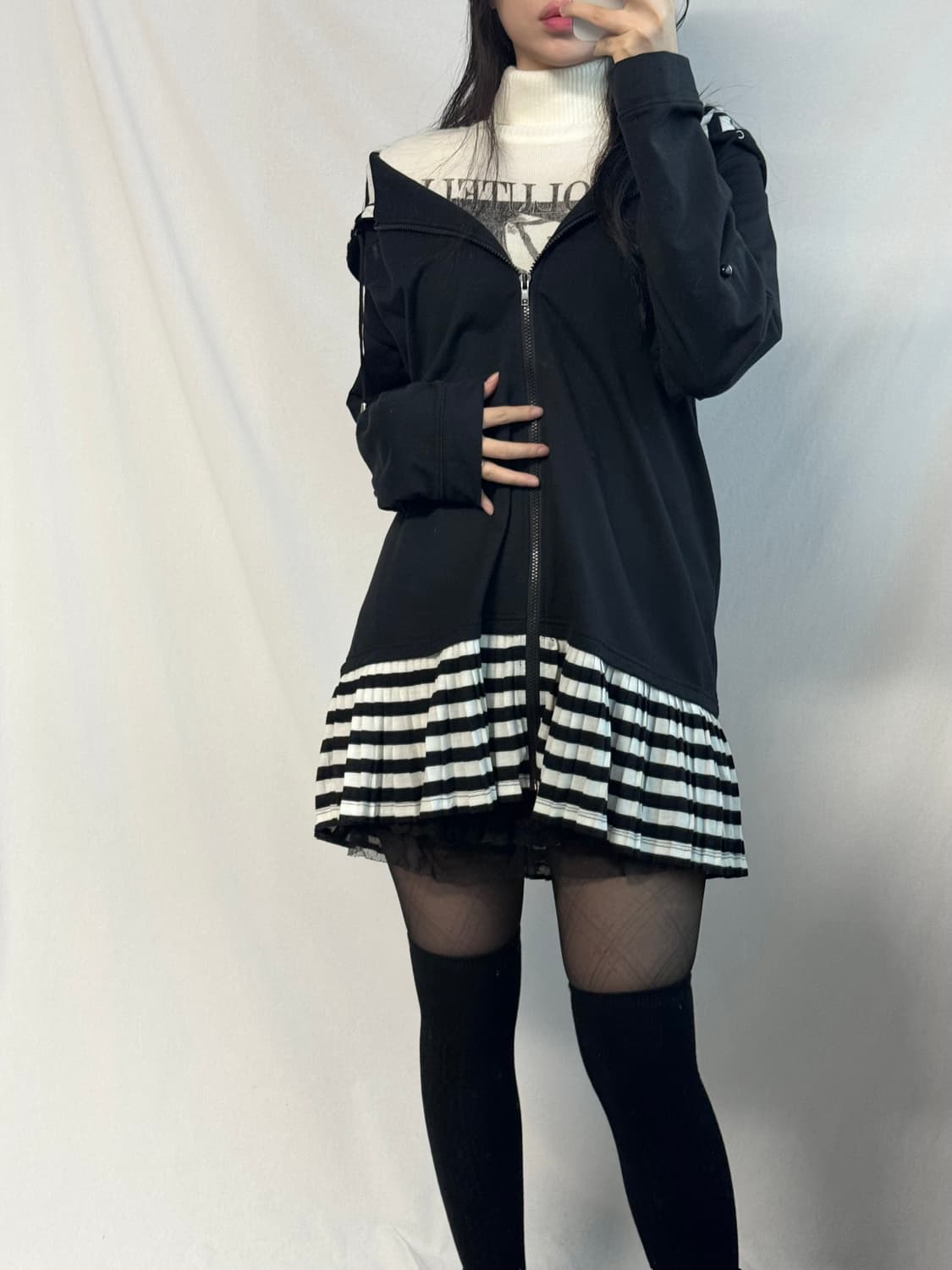 스트라이프 패턴 플리츠 디테일 롱 후디드 집업 상품이미지2