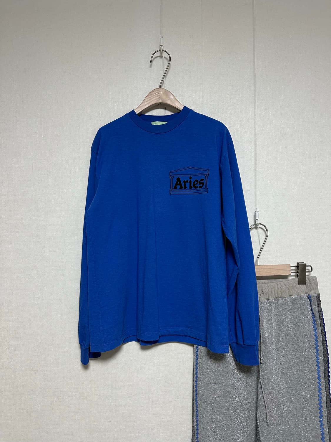 Aries 에리즈 블루 맨투맨 공용가능 상품이미지1