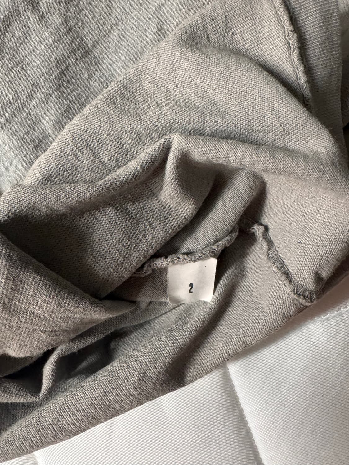 이지 x 고샤 루브친스키 YZY TS-01 티셔츠 모카 상품이미지3