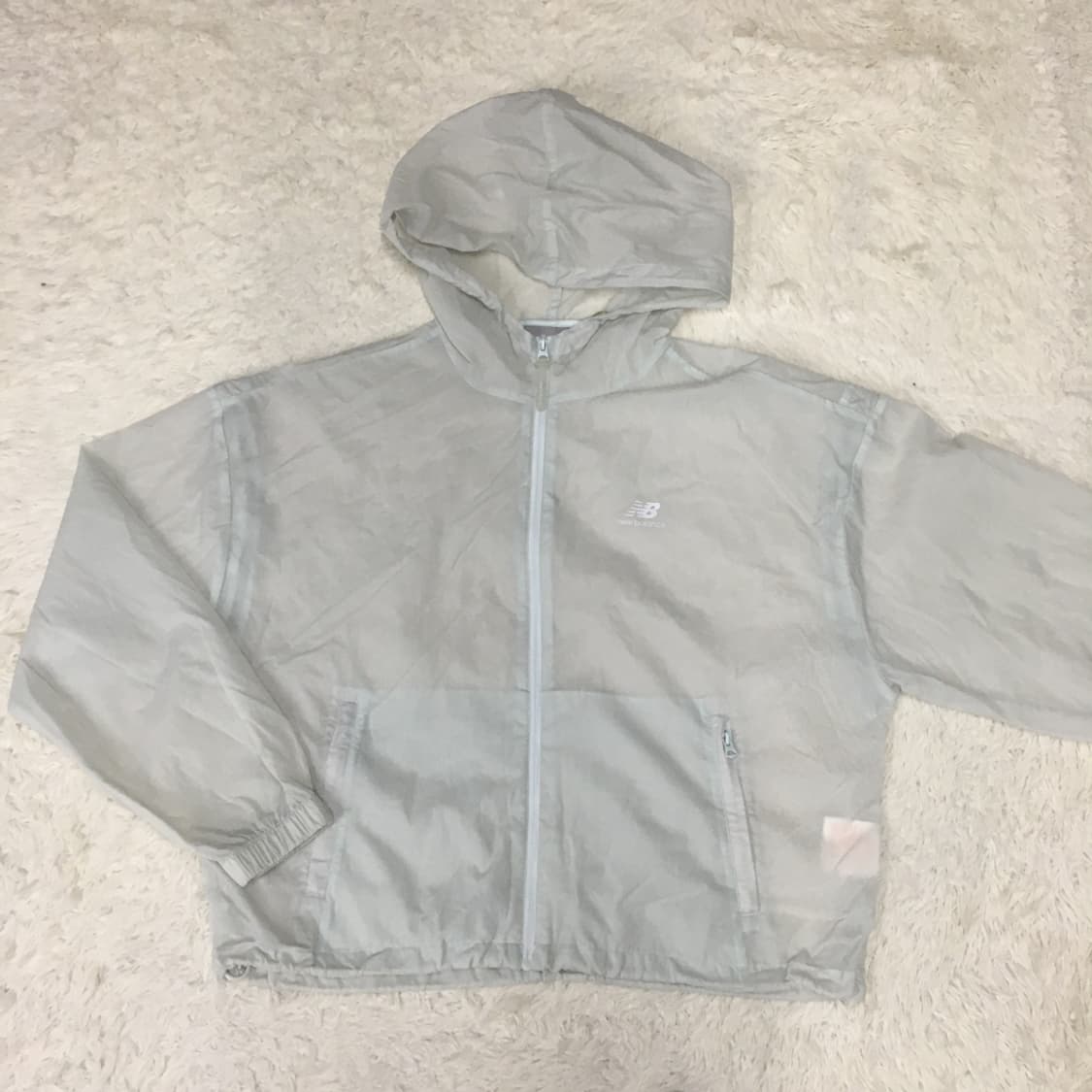 뉴발란스 여성 경량 바람막이자켓 DD22 상품이미지1