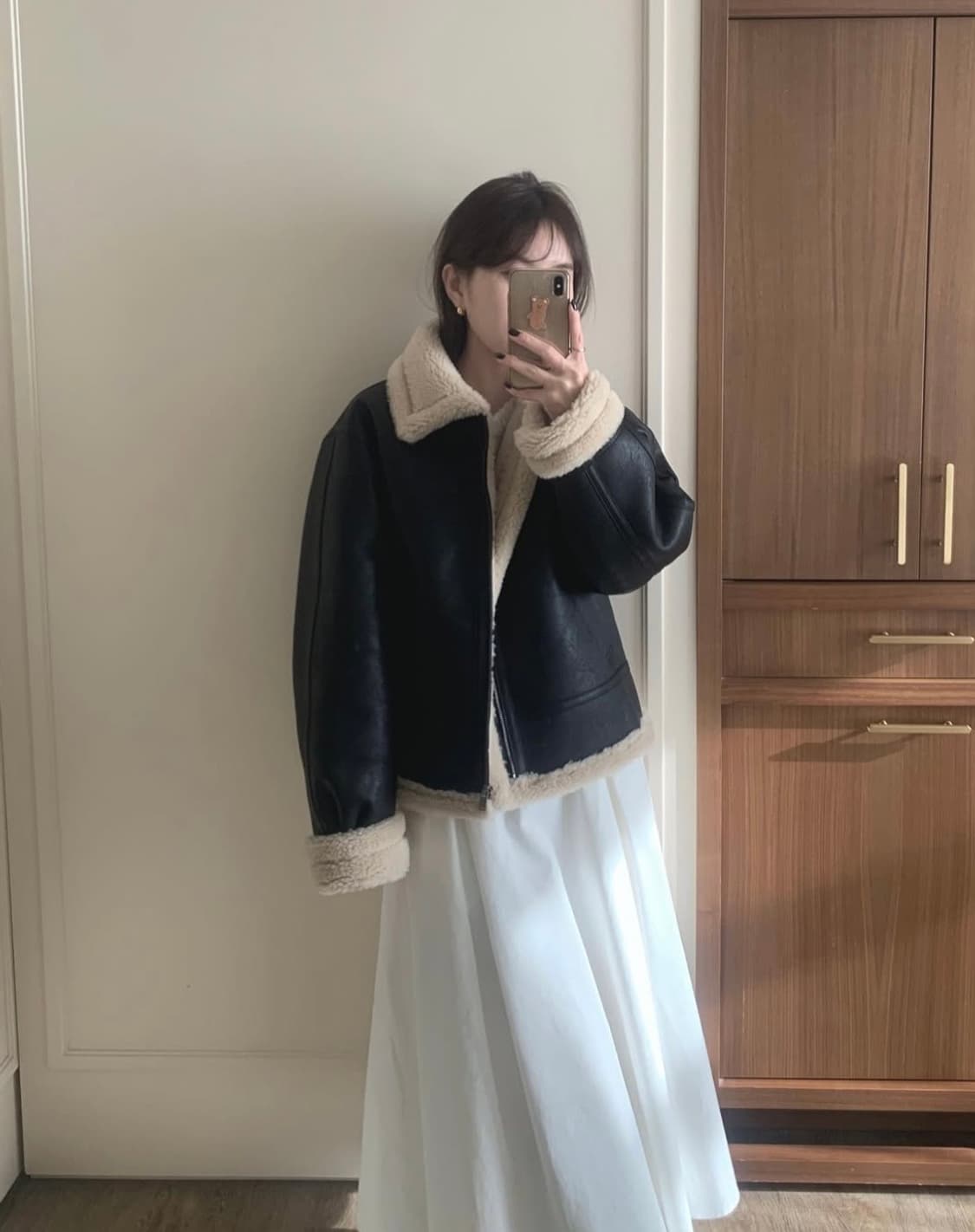 mmore 비건 레더 무스탕 블랙 상품이미지4