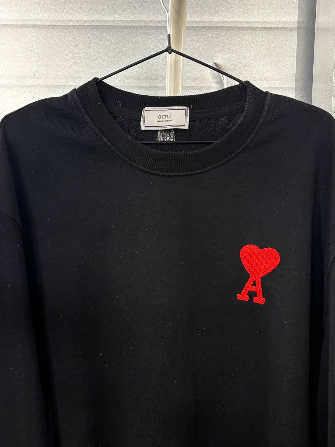 아미 스몰 하트 로고 맨투맨 블랙 상품이미지2