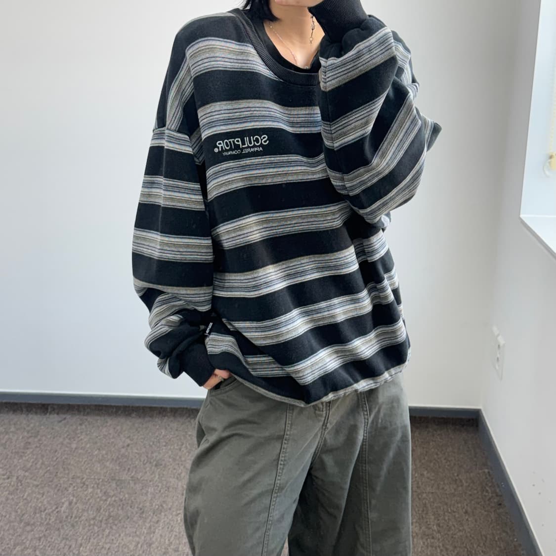 Sculptor 스컬프터 스트라이프 블랙 맨투맨 상품이미지2