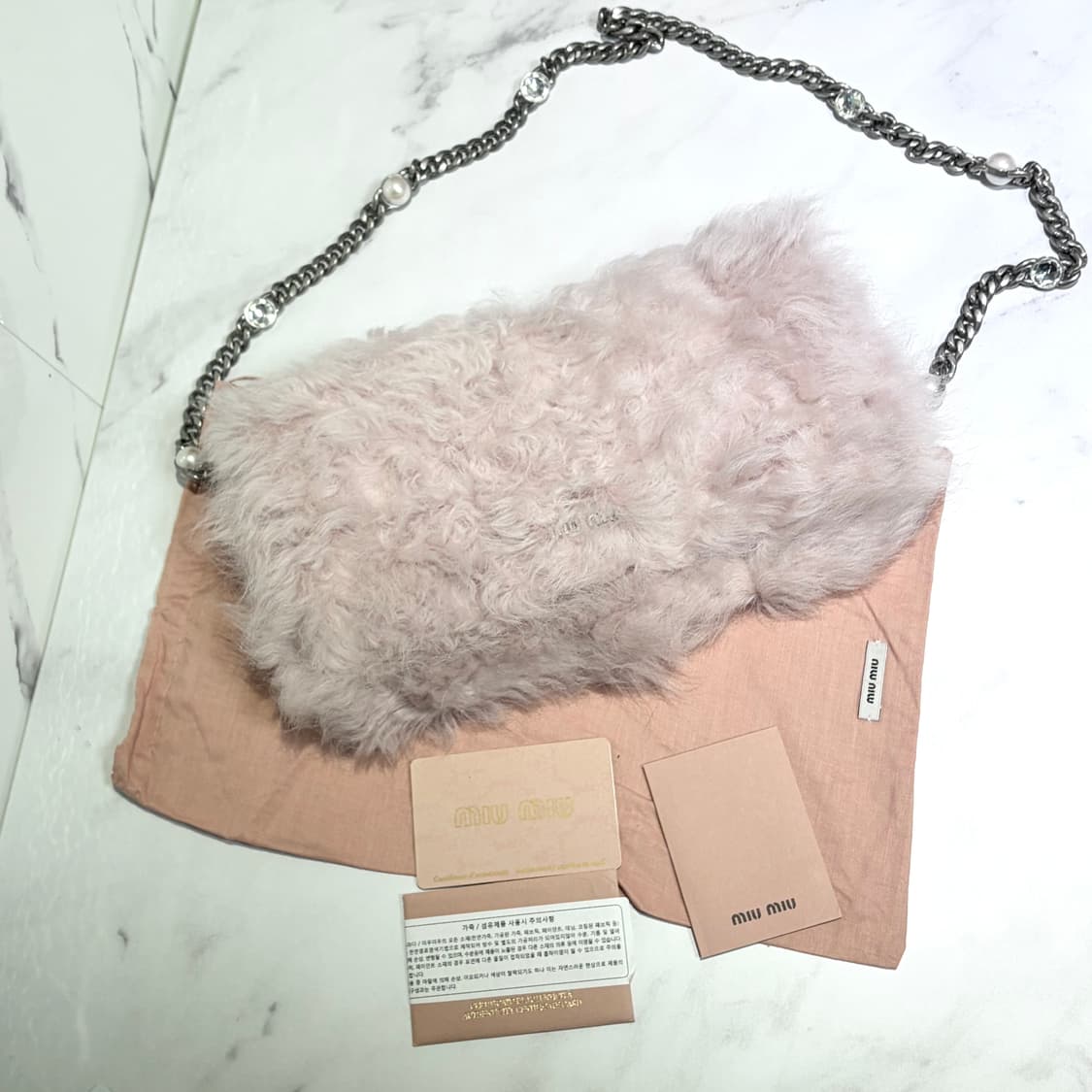 [A+ 정품] 미우미우 양털 퍼 크리스탈 체인 크로스백 상품이미지6