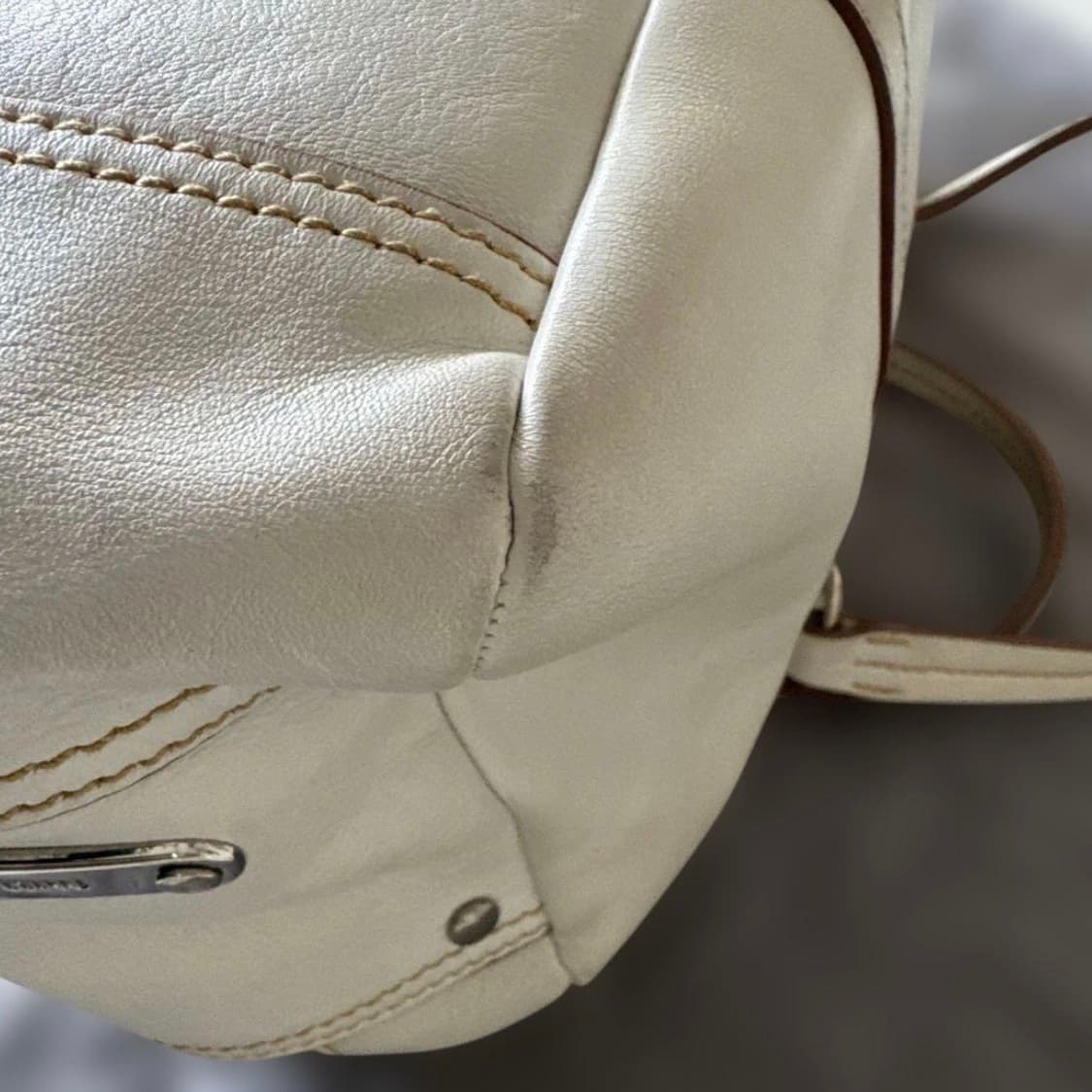 Miu miu 미우미우 보스턴 백 화이트 상품이미지5