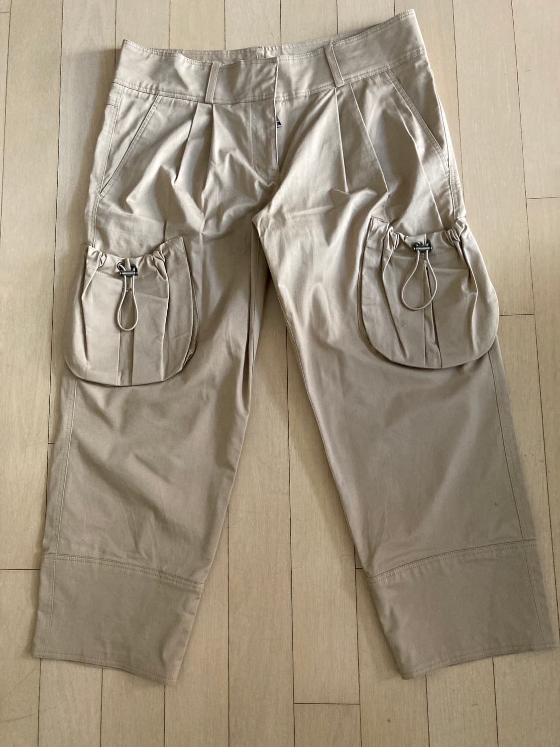 Burberry 투턱 버뮤다 팬츠 상품이미지1