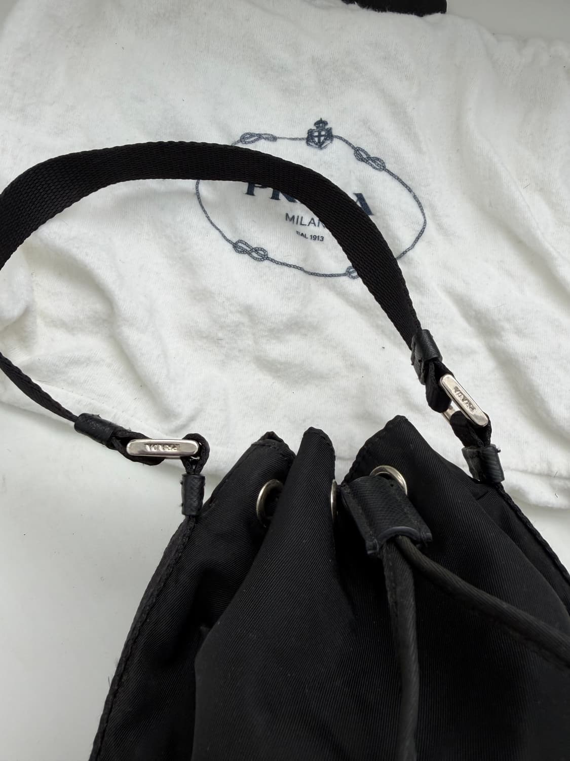 정품) 프라다 미니 블랙 버킷백   상품이미지4